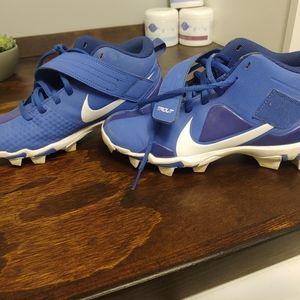 Boys 5Y nike baseball cleats